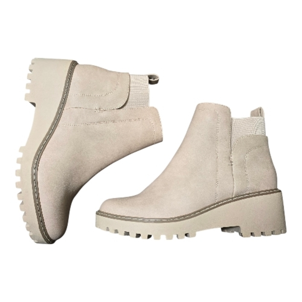 DV by Dolce Vita Rielle Ankle Chelsea Boots Chunky Lug Sole Size 9 Ivory